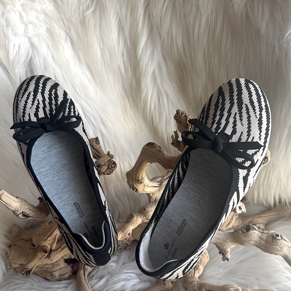 Clarks Black and cream Knit Ballet Flats - Zigzag Slip-Ons/6.5